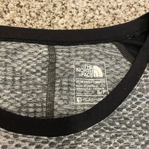 THE NORTH FACE BLACK GREY TECH FLASH DRY LONG SLEEVE SHIRT - Picture 4 of 6